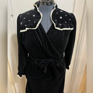 Elegant Black Velvet Robe with Star Embroidery